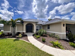 Building Photo - Waterfront Paradise in Punta Gorda Isles –...