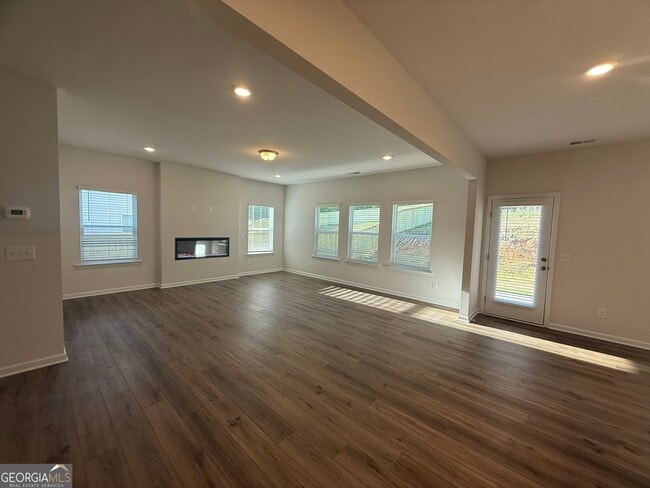 Building Photo - 121 Sycamore Ln