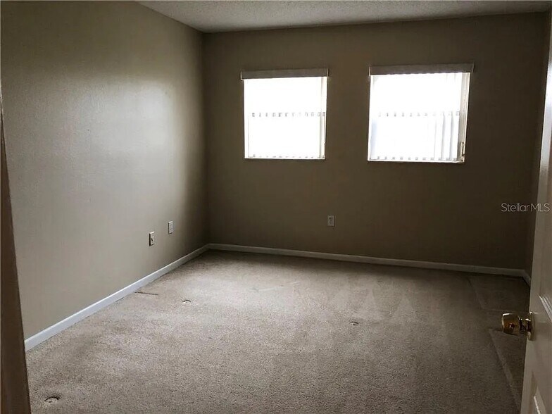 Building Photo - 836 Sky Lake Cir