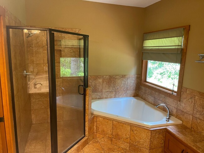 Building Photo - Charming 2 Bed, 2 Bath Custom Ranch on 5 P...