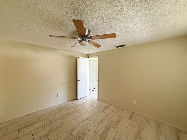 Building Photo - 2716 52nd Ave Dr W
