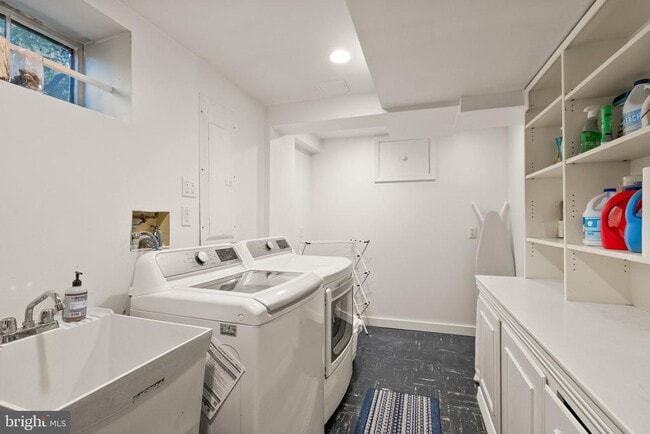 Building Photo - 5152 Manning Pl NW
