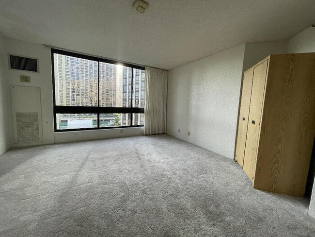 Building Photo - LILIUOKALANI GARDENS studio King Twr, sec,...