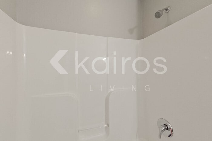 Building Photo - 5002 Thomas St