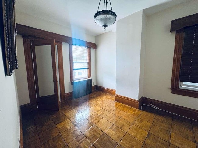 Building Photo - 134 Kensington Ave