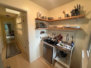 Building Photo - 1421 Elm Dr