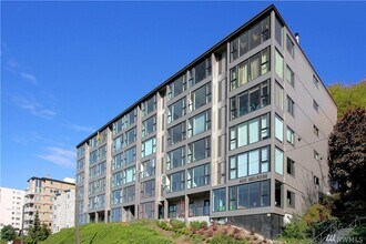 Building Photo - 400 Melrose Ave E