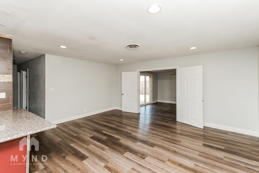 Building Photo - 4794 Beadle St