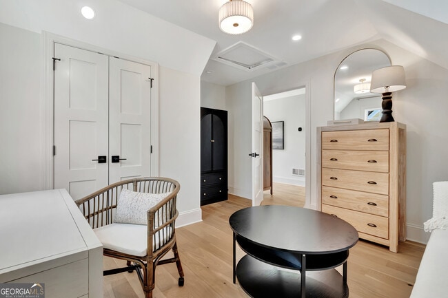 Building Photo - 11 Bourbon St