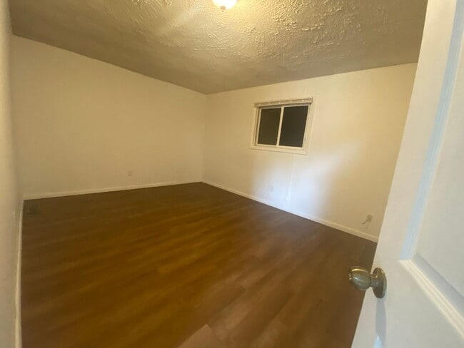 Building Photo - 2 Bedroom Apartment Near Downtown Bloomington, IN