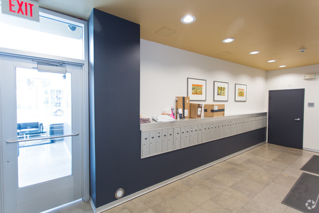 Lobby Photo - East Berkeley Street, 160