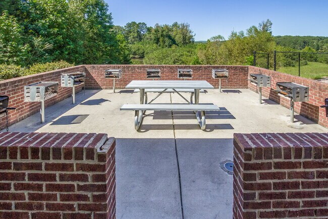 Building Photo - 216 Sleepy Way