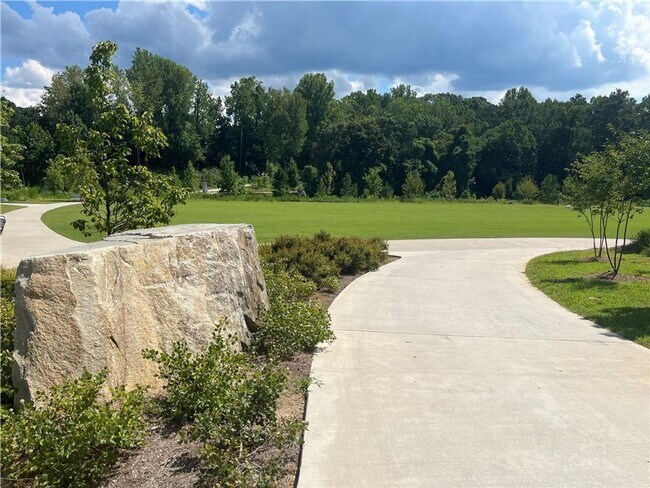 Building Photo - LIKE NEW IN PARK VUE! Townhome located across from Westside Park in Atlanta! MUST SEE!