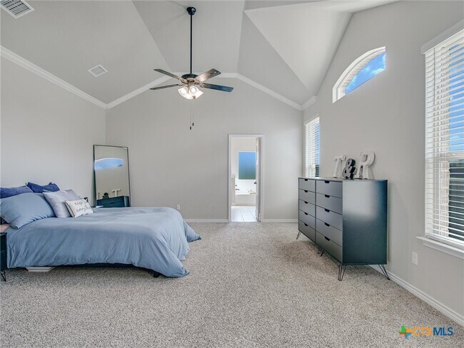 Building Photo - 1701 Meadow Crest