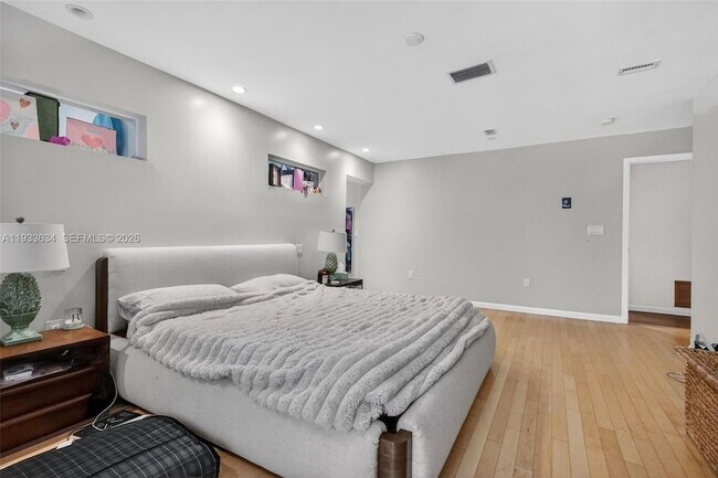 Building Photo - 11890 SW 72nd Pl