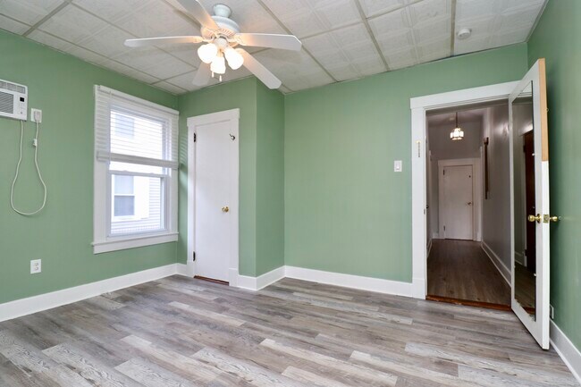 Building Photo - 32 Denison Ave