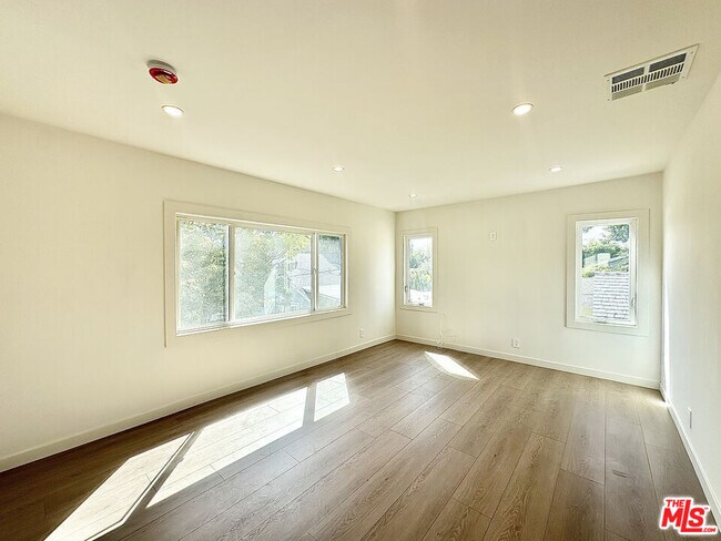 Building Photo - 1405 Talmadge St