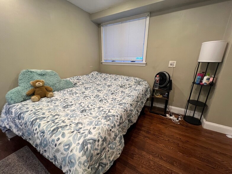 Building Photo - 735 Somerville Ave