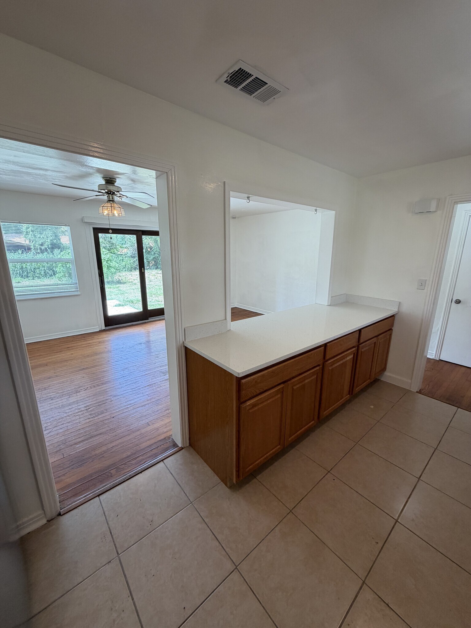 Building Photo - 2 Bed/1 Bath