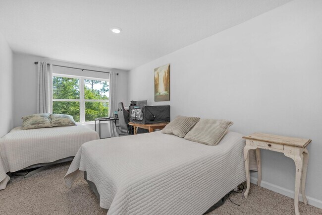 Building Photo - 6537 Torrey Pnes Trce