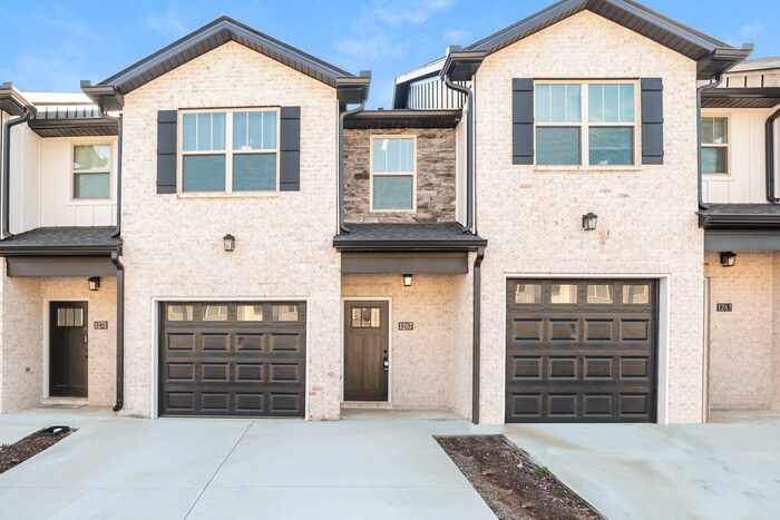 Primary Photo - 1267 Bluebird Rd