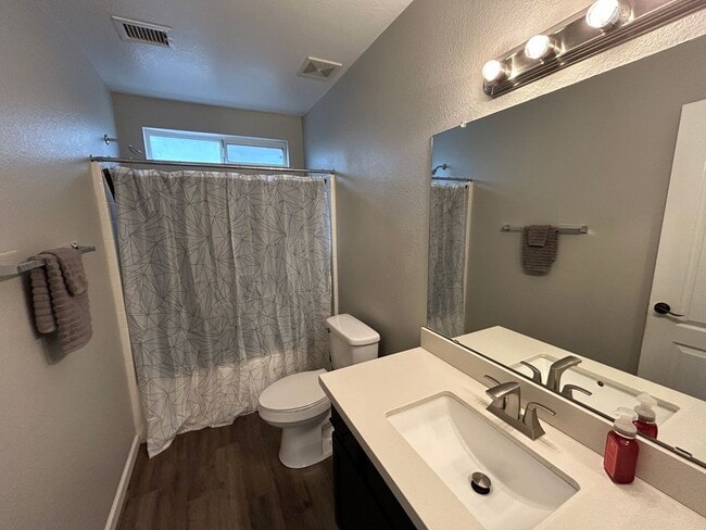 Building Photo - 14658 W Marcus Dr