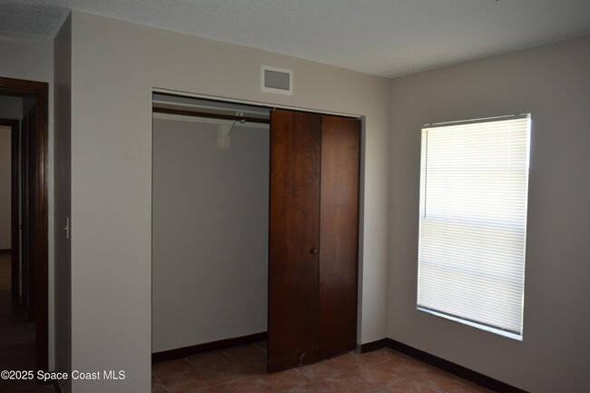 Building Photo - 1941 Talloak Rd