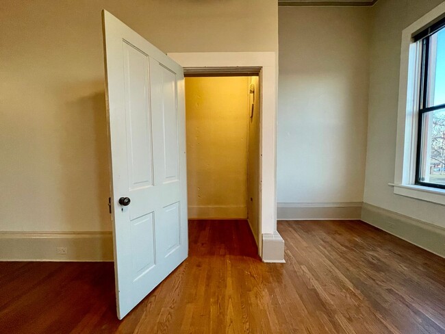 Building Photo - 105 W Hickory St