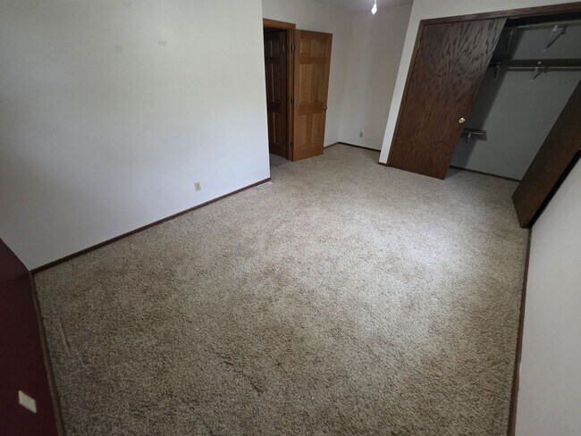 Building Photo - 3114 Kilbourne Ave