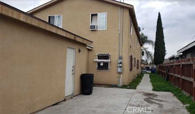 Building Photo - 8925 Menlo Ave