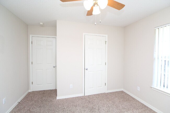Building Photo - Southwest Pensacola 3BR Home with Open Floor Plan, Fireplace & Fenced Backyard