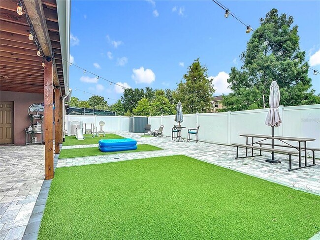 Building Photo - 911 La Terraza Lane