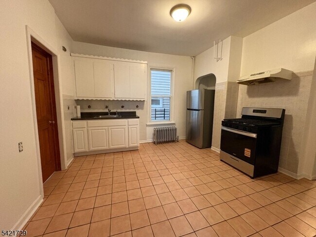 Building Photo - 139 Clifton Ave