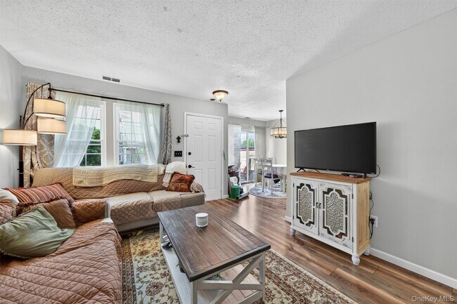 Building Photo - 1208 Whispering Hills Dr