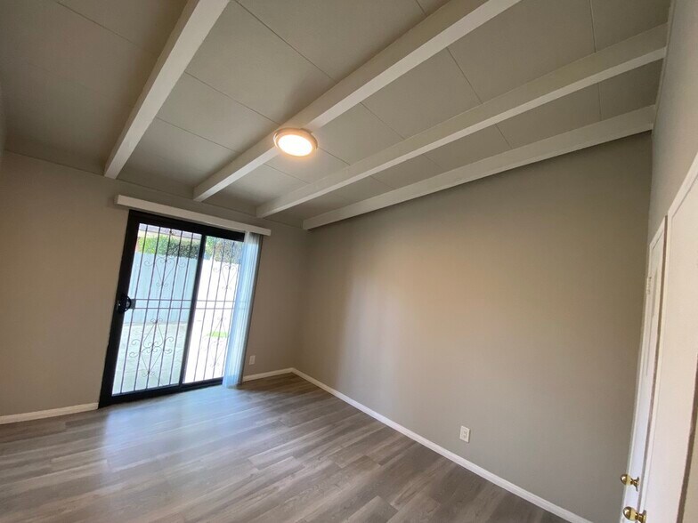 Building Photo - 2916 W Century Blvd