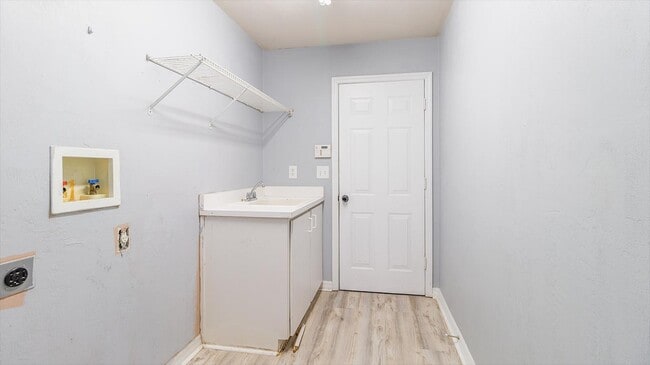 Building Photo - 6 Volunteer Ln