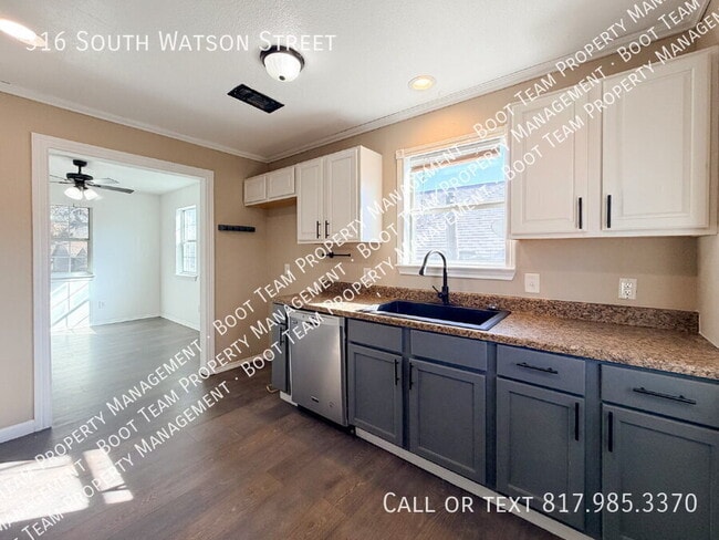 Building Photo - 316 S Watson St