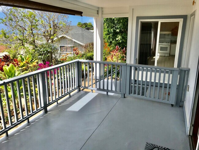 Building Photo - 202 - CA