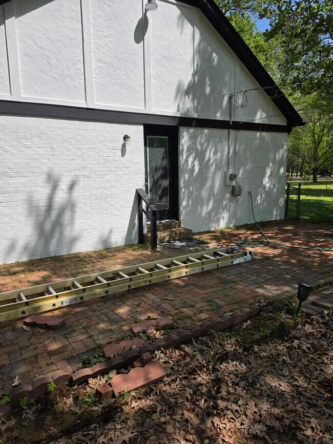 Building Photo - 4580 Shadowlawn Rd