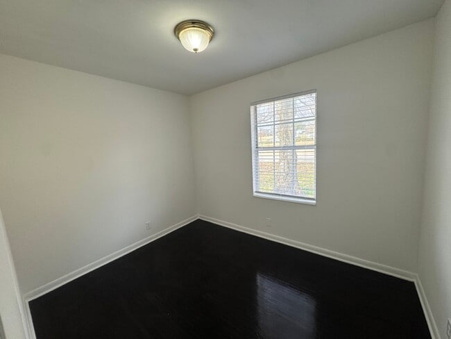 Building Photo - 3 Bedroom, 1 Bath House East Nashville!