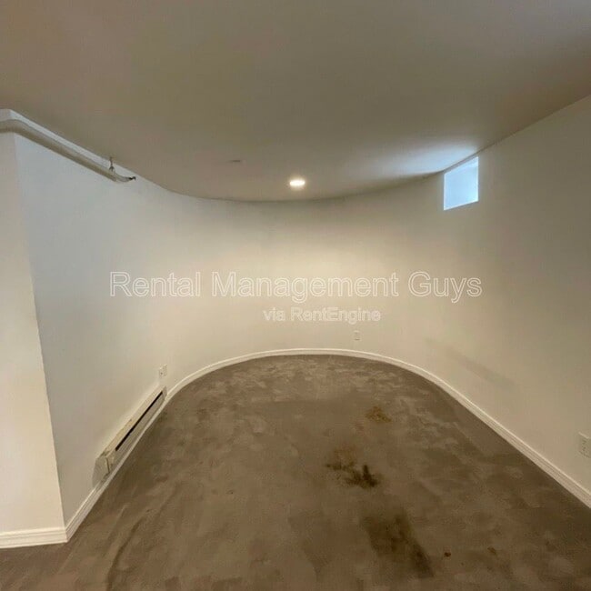 Building Photo - 2021 3rd Ave S