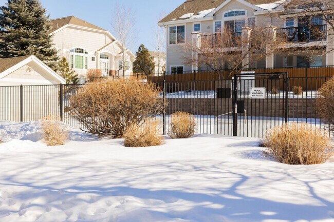 Building Photo - 2960 Newport Cir