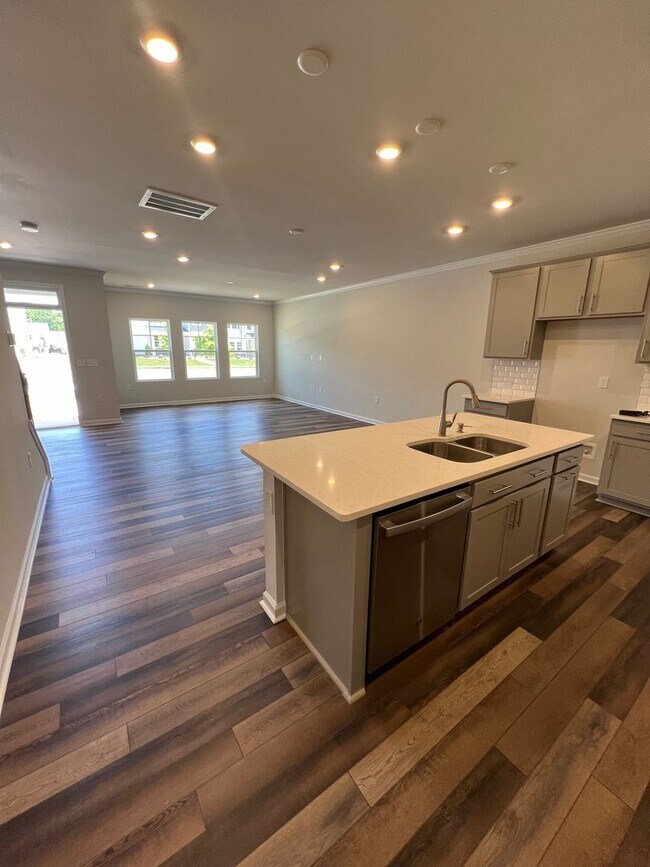 Building Photo - 2312 Kasota Ln