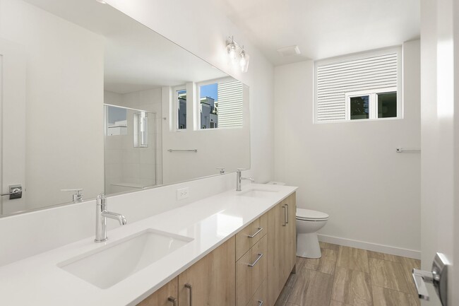 Building Photo - 2bd/1.75ba Seattle Townhome