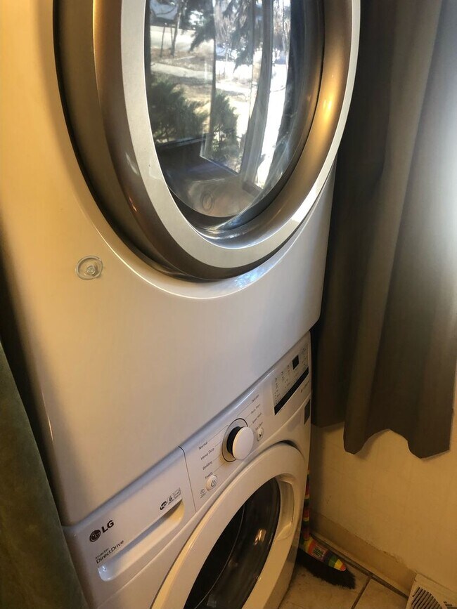 Building Photo - Denver Three Bedroom House Two Blocks From City Park