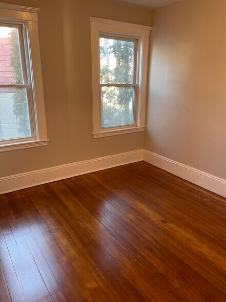 Building Photo - 105 Fox Hill Rd