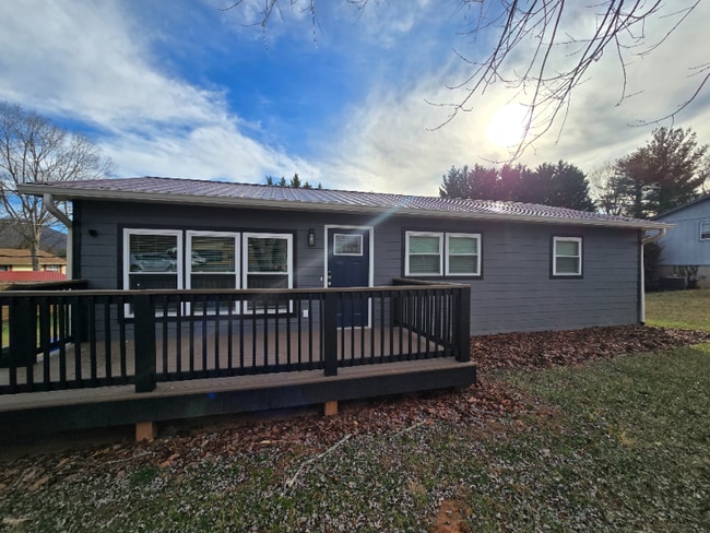 Building Photo - 19 Azalea St