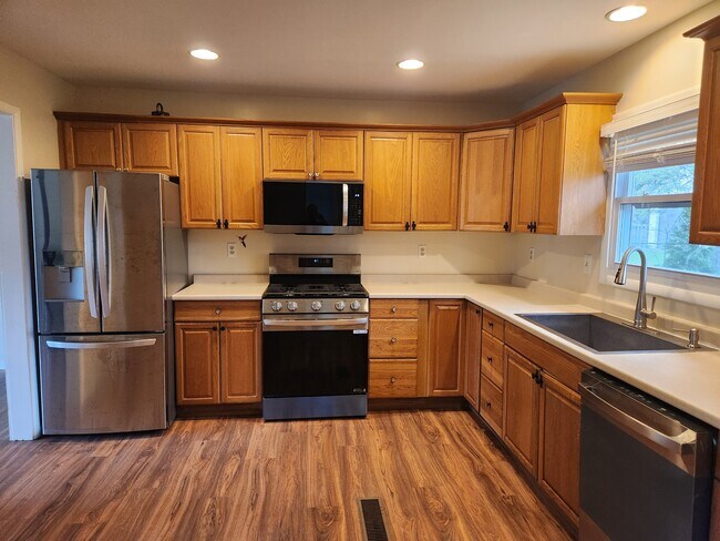 Building Photo - 118 Barclay Rd