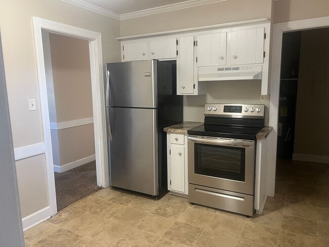 Building Photo - 3 Bedroom House-Nash Co