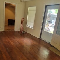 Building Photo - 590 Lively Dr